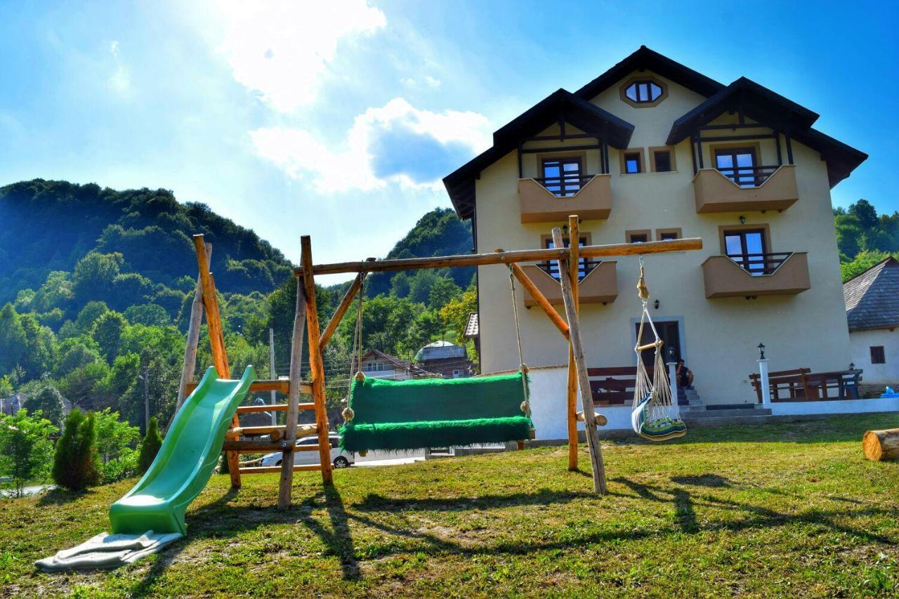 Heaven Guesthouse Corbeni Exterior foto